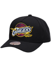 M&N Black Team Colour Pro Pinch Snapback - Cleveland Cavaliers