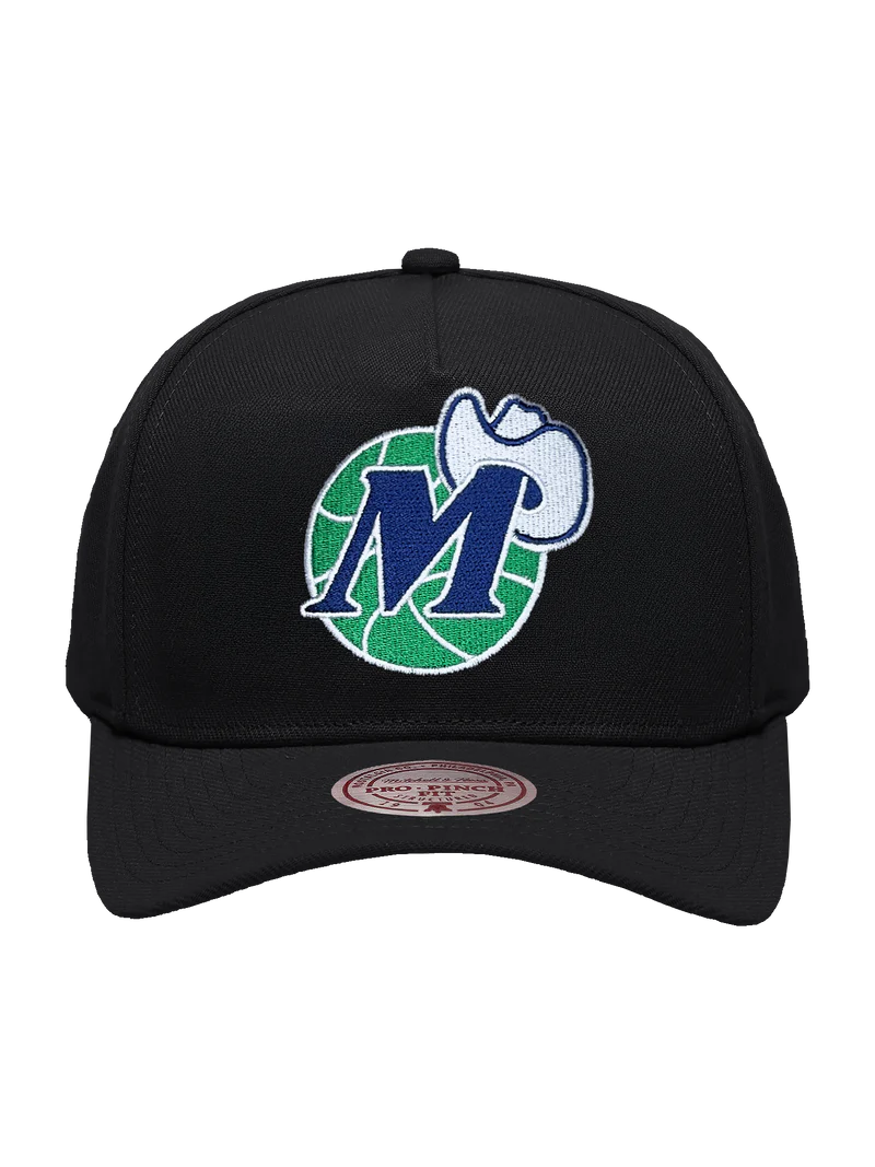 M&N Black Team Colour Pro Pinch Snapback - Dallas Mavericks