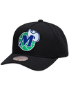 M&N Black Team Colour Pro Pinch Snapback - Dallas Mavericks