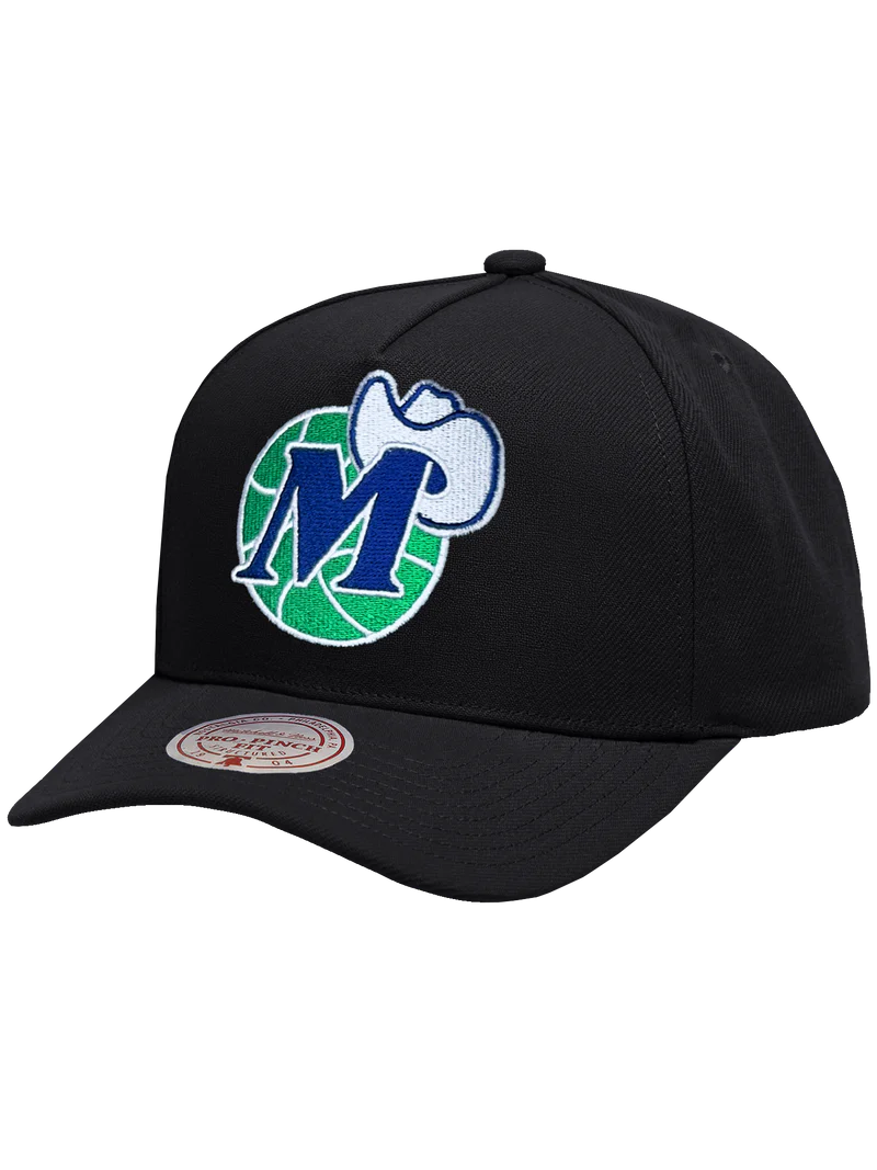 M&N Black Team Colour Pro Pinch Snapback - Dallas Mavericks